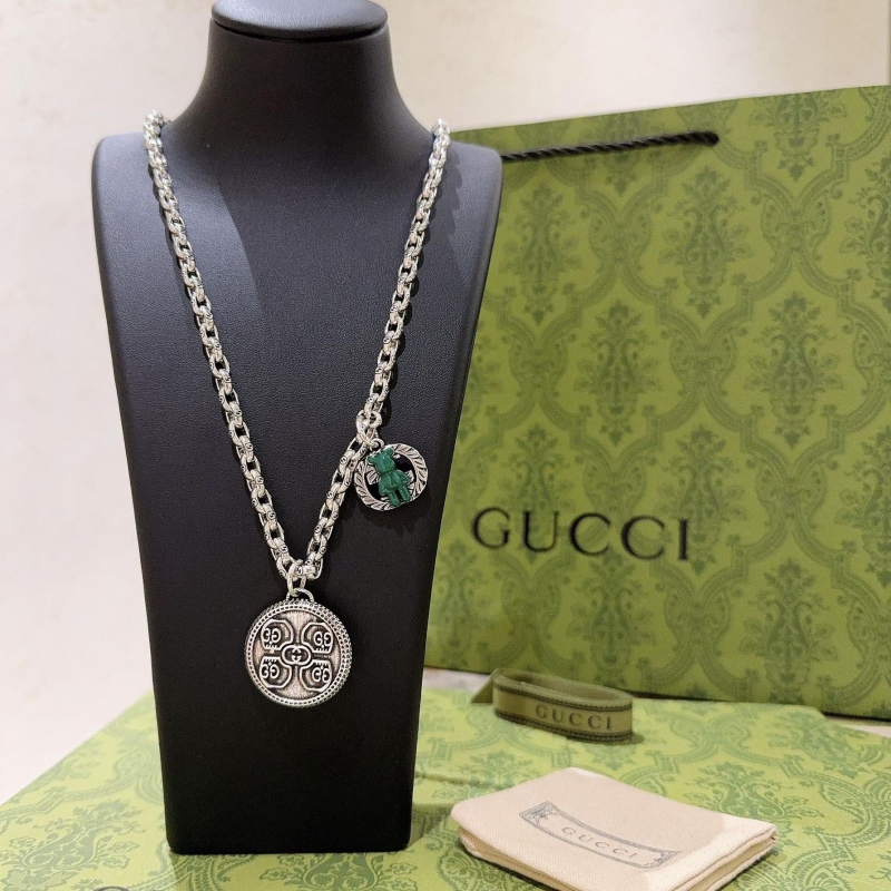 G*u*i necklaces